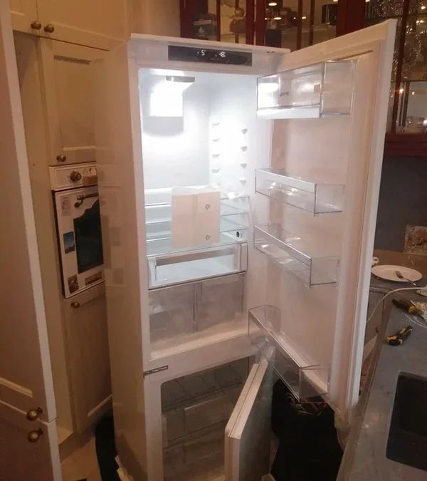 Установка встроенного холодильника Бош